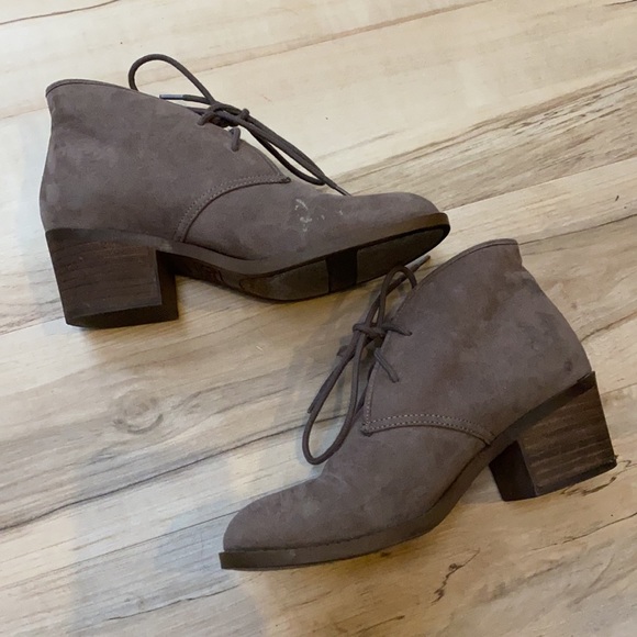 Carlos Graham 7.5 Heel Ankle Booties - Picture 4 of 8